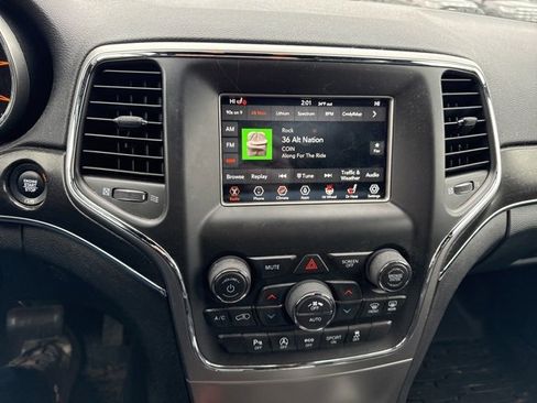 Used 2018 Jeep Grand Cherokee Limited image 16