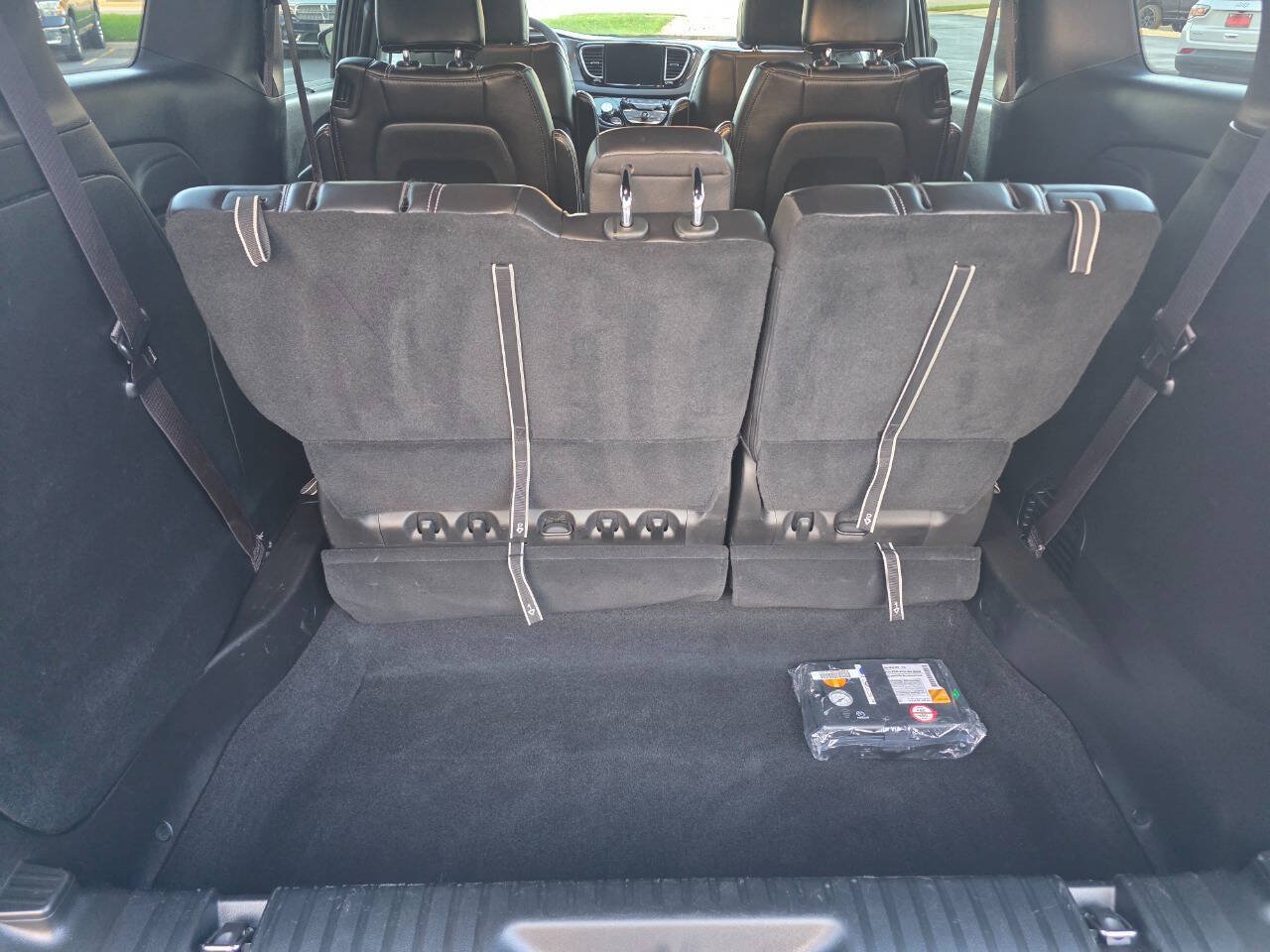 Used 2026 Chrysler Pacifica Select FWD image 9
