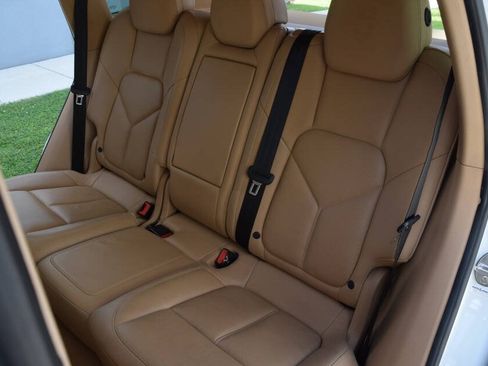 Used 2014 Porsche Cayenne Diesel Platinum Edition AWD/4WD image 44