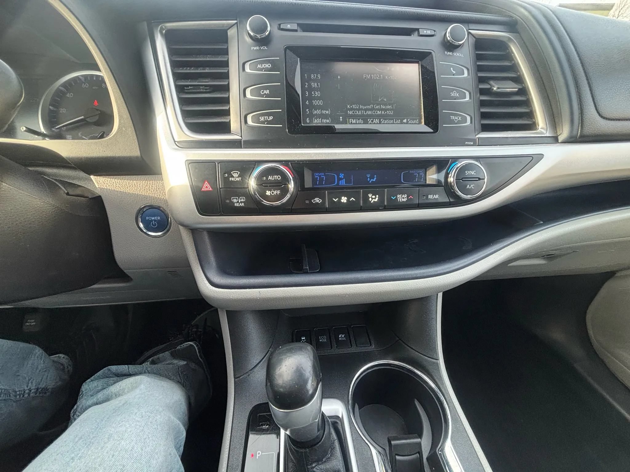 Used 2018 Toyota Highlander LE w/ Carpet Mat Package (TMS) AWD/4WD image 15