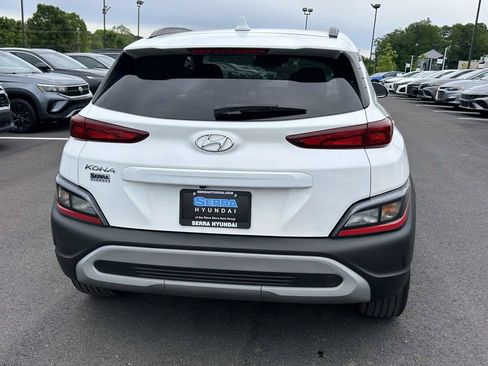 Used 2022 Hyundai Kona SEL w/ Convenience Package FWD image 4