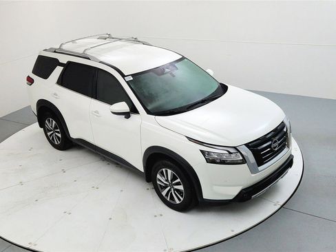 Used 2023 Nissan Pathfinder SL image 14