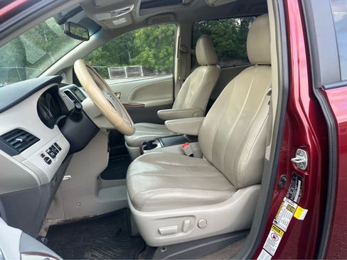 Used 2014 Toyota Sienna XLE AWD/4WD image 10