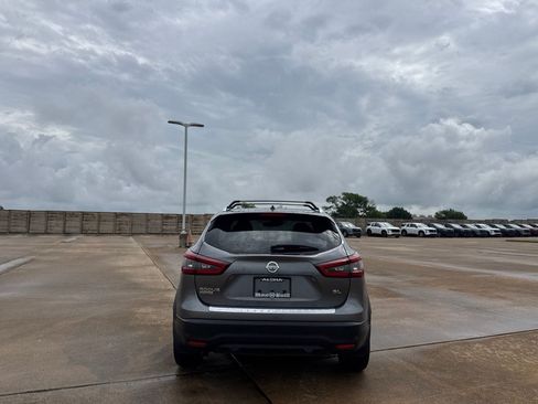 Used 2022 Nissan Rogue Sport SL FWD image 18