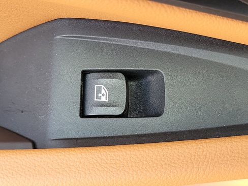 Used 2025 BMW 330i Sedan w/ Convenience Package RWD image 15