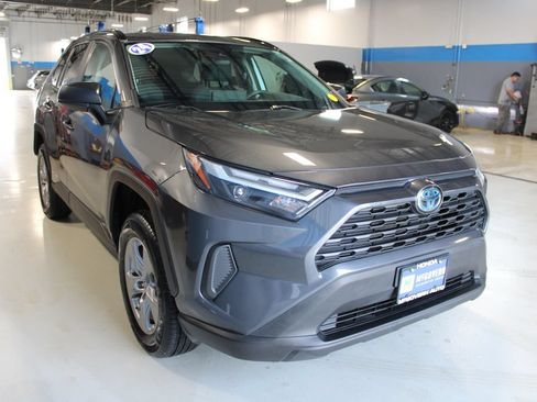 Used 2024 Toyota RAV4 LE AWD/4WD image 3