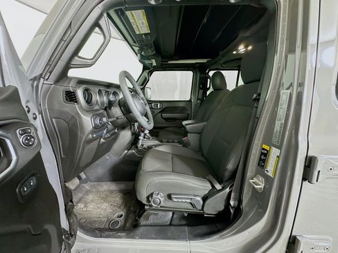 Used 2023 Jeep Wrangler Unlimited w/ Sun & Screen Package AWD/4WD image 13