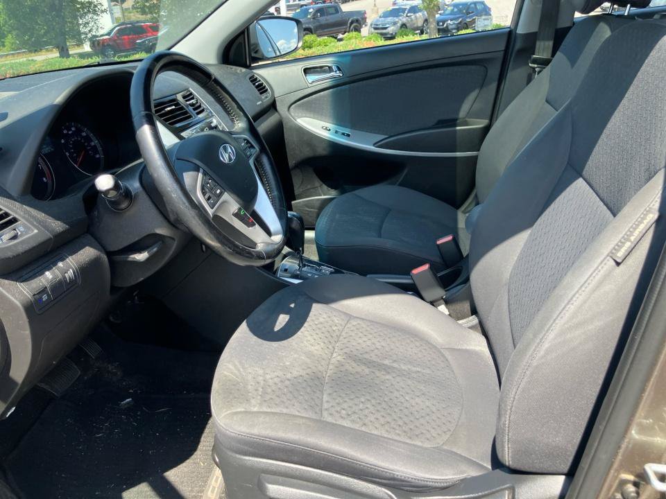 Used 2014 Hyundai Accent SE w/ Option Group 3 FWD image 31