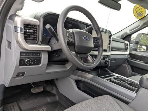 Used 2023 Ford F250 XLT w/ XLT Premium Package AWD/4WD image 2