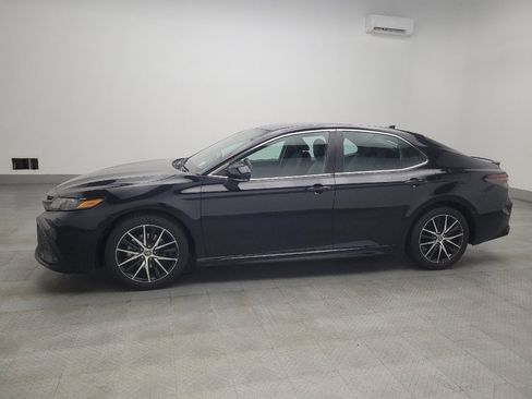 Used 2022 Toyota Camry SE image 2