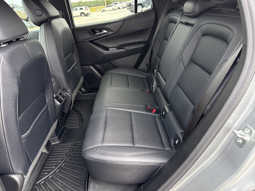 Used 2025 Chevrolet Equinox LT w/ Convenience Package II FWD image 25
