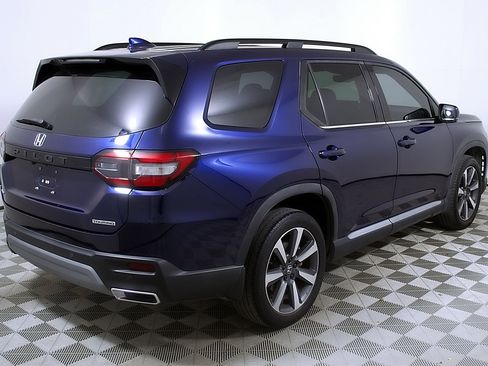 Used 2023 Honda Pilot Touring image 7
