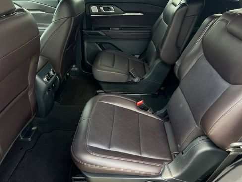 Used 2025 Ford Explorer Platinum RWD image 16