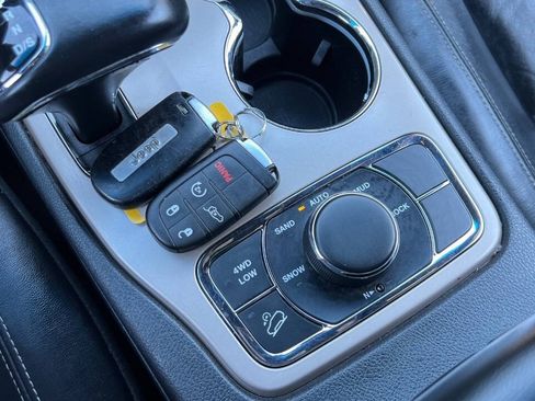Used 2015 Jeep Grand Cherokee Limited AWD/4WD image 16