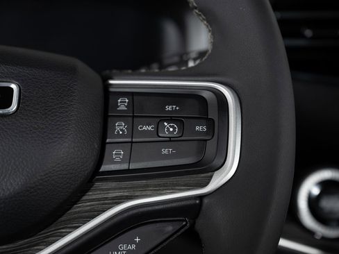 Used 2022 Jeep Wagoneer Series III image 36