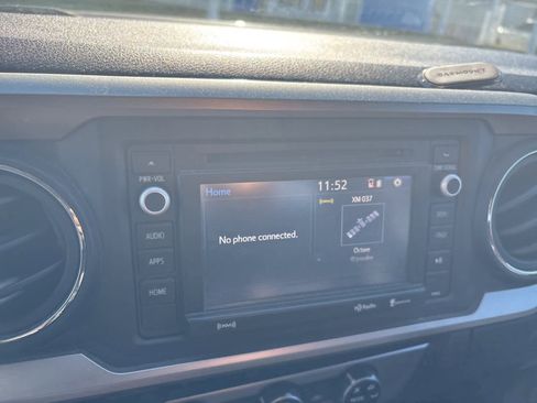 Used 2016 Toyota Tacoma SR5 w/ SR5 Appearance Package (SN) image 17