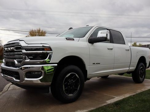 Used 2025 RAM 3500 Laramie image 7