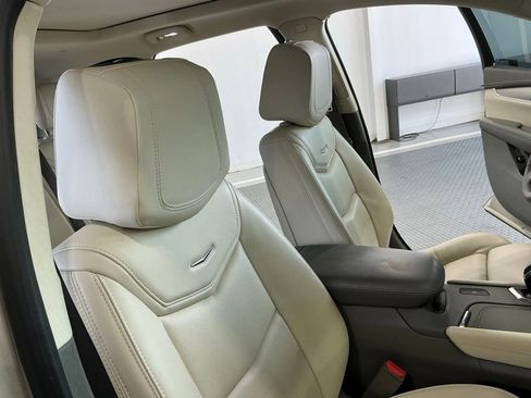Used 2017 Cadillac XT5 Luxury w/ Driver Awareness Package FWD image 17