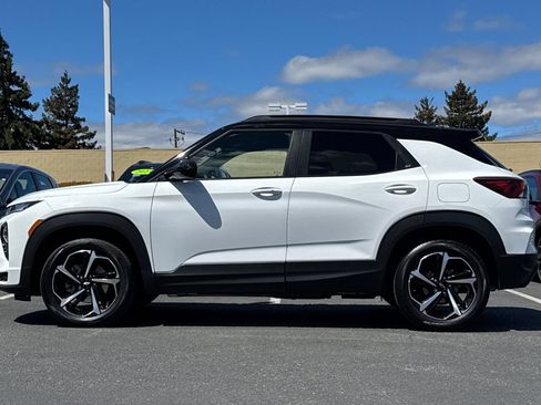 Used 2023 Chevrolet TrailBlazer RS w/ Sun and Liftgate Package AWD/4WD image 8