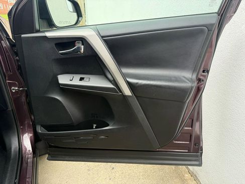 Used 2016 Toyota RAV4 XLE AWD/4WD image 35