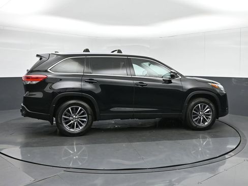 Used 2019 Toyota Highlander XLE image 8
