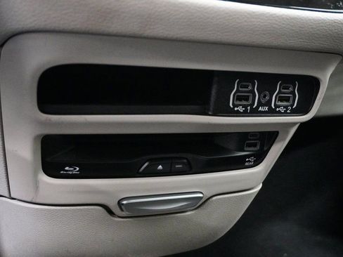 Used 2022 Chrysler Pacifica Touring-L w/ Uconnect Theater Family Group image 29