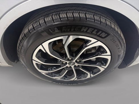 Used 2024 Lincoln Nautilus Reserve image 10