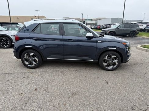 Used 2025 Hyundai Venue Limited FWD image 3