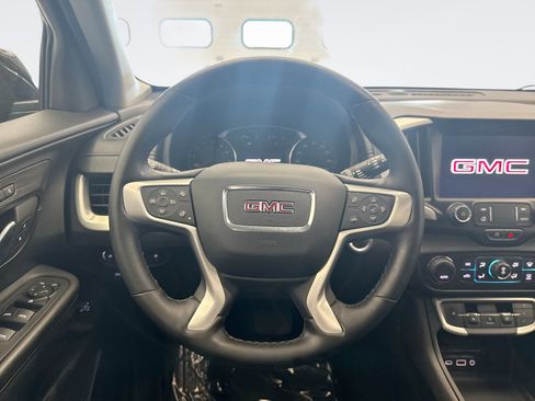 Used 2024 GMC Terrain SLT AWD/4WD image 12
