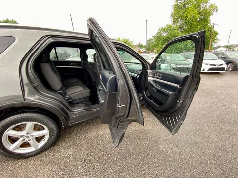 Used 2016 Ford Explorer XLT AWD/4WD image 11