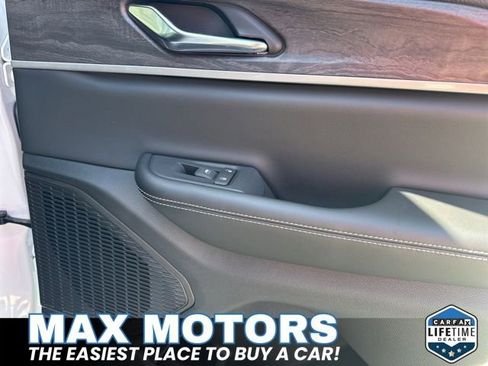 Used 2024 Jeep Grand Cherokee Limited w/ Luxury Tech Group II AWD/4WD image 43