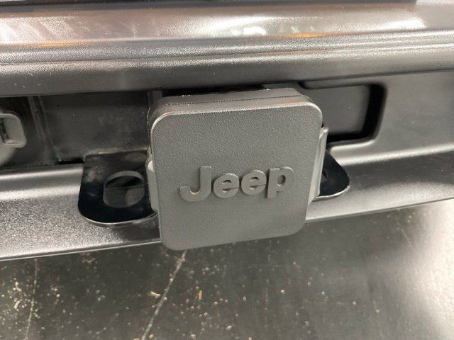 Used 2016 Jeep Cherokee Limited AWD/4WD image 5