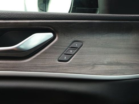 Used 2025 Jeep Grand Cherokee L Limited w/ Black Appearance Package image 21