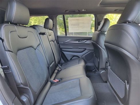 New 2025 Jeep Grand Cherokee Altitude image 22