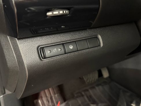 Used 2022 Nissan Pathfinder SV image 17