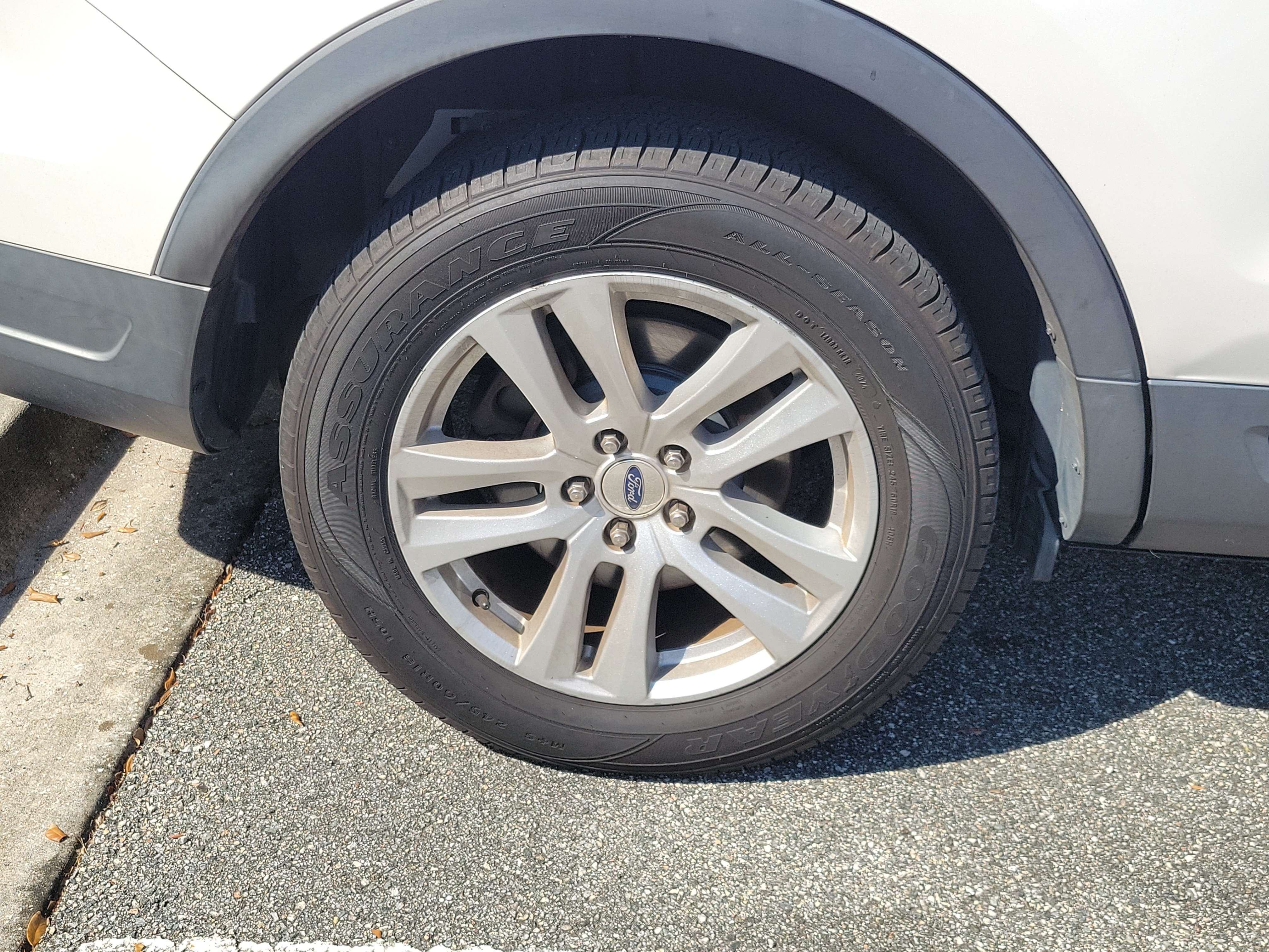 Used 2019 Ford Explorer XLT w/ Class III Trailer Tow Package FWD image 15