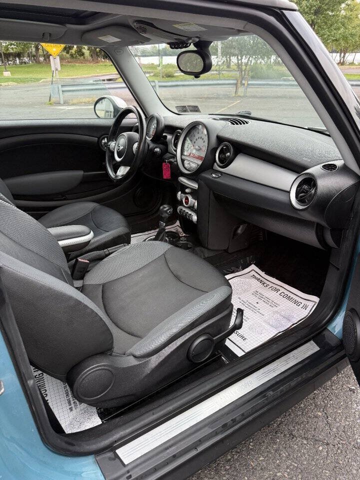 Used 2009 MINI Cooper Hardtop w/ Premium Pkg FWD image 15