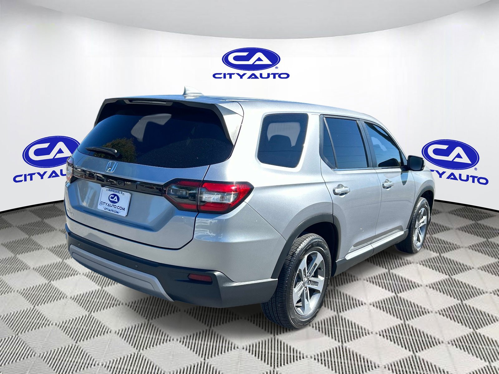 Used 2025 Honda Pilot EX-L image 3