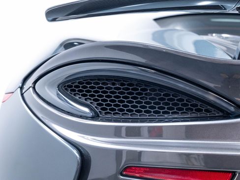 Used 2019 McLaren 570S Coupe RWD image 64