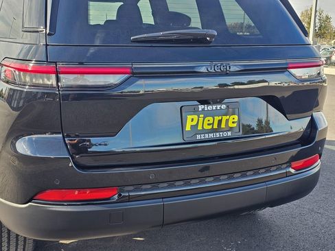 New 2025 Jeep Grand Cherokee Altitude image 7