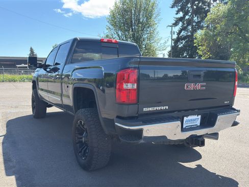 Used 2018 GMC Sierra 3500 SLT w/ Driver Alert Package AWD/4WD image 18