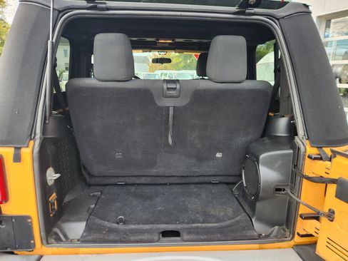 Used 2012 Jeep Wrangler Sahara image 40