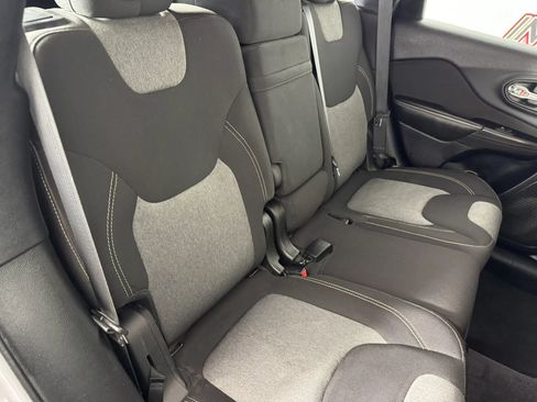 Used 2017 Jeep Cherokee Sport AWD/4WD image 31
