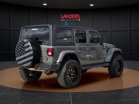 Used 2019 Jeep Wrangler Unlimited Sahara image 4