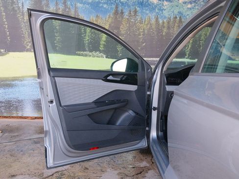 Used 2022 Volkswagen Taos S image 11