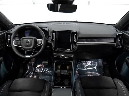 Used 2023 Volvo C40 P8 Recharge Ultimate image 21