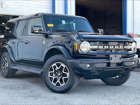 Used 2025 Ford Bronco Outer Banks AWD/4WD image 1