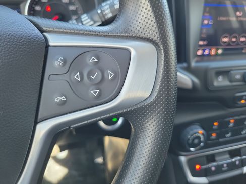 Used 2024 GMC Terrain SLE FWD image 19