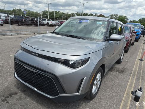 Used 2023 Kia Soul LX w/ Option Group 015 FWD image 1