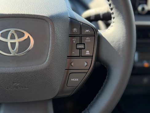 Used 2025 Toyota Prius LE image 10